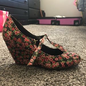 Floral wedges